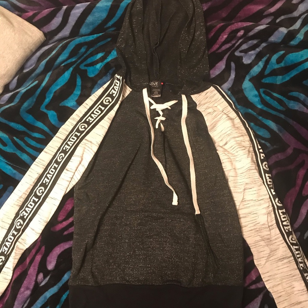 Lightweight sweater